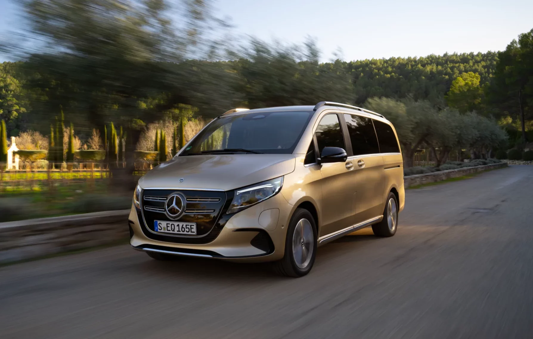 Mercedes-Benz-EQV01