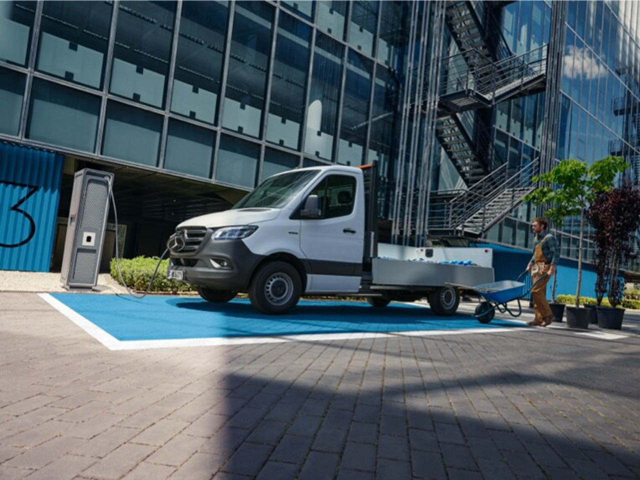 Mercedes-Benz-eSprinter-Chassis-Cabine-02