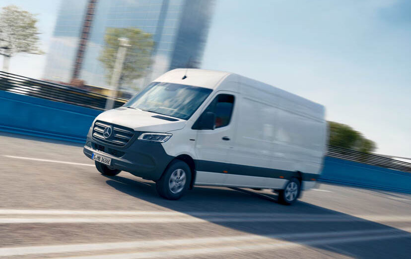 Mercedes-Benz-eSprinter-Fourgon-01